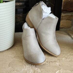 New Journee Collection Women's Ankle Boots in Light Gray Sz9